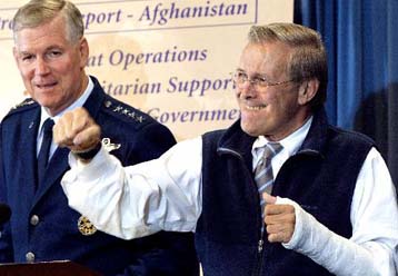 Δεν καταστρέφεται το ιρακινό οπλοστάσιο μόνο με επιδρομές από αέρος, λέει ο Ράμσφελντ