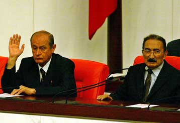 Υπέρ των πρόωρων εκλογών τάχθηκε η αρμόδια επιτροπή της τουρκικής Βουλής