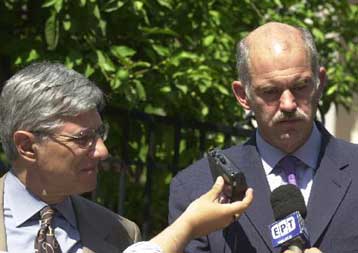 Η προετοιμασία της χώρας εν όψει της Συνόδου Κορυφής το 2003 επί τάπητος στο Μαξίμου