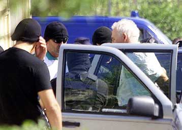 Εκ νέου στο μικροσκόπιο της ΕΛ.ΑΣ. ο κύκλος των γνωστών του Αλέκου Γιωτόπουλου