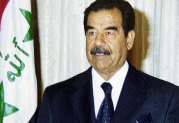 «Αστειότητες» τα περί ανάπτυξης από το Ιράκ όπλων μαζικής καταστροφής, λέει ο Σαντάμ