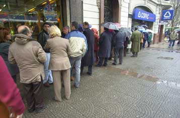 Κλειστές οι τράπεζες στην Ουρουγουάη – Μαζικές διαδηλώσεις διαμαρτυρίας