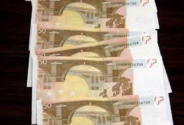 Στις 22.000 έφτασαν τα πλαστά ευρώ στο πρώτο 6μηνο κυκλοφορίας του ενιαίου νομίσματος