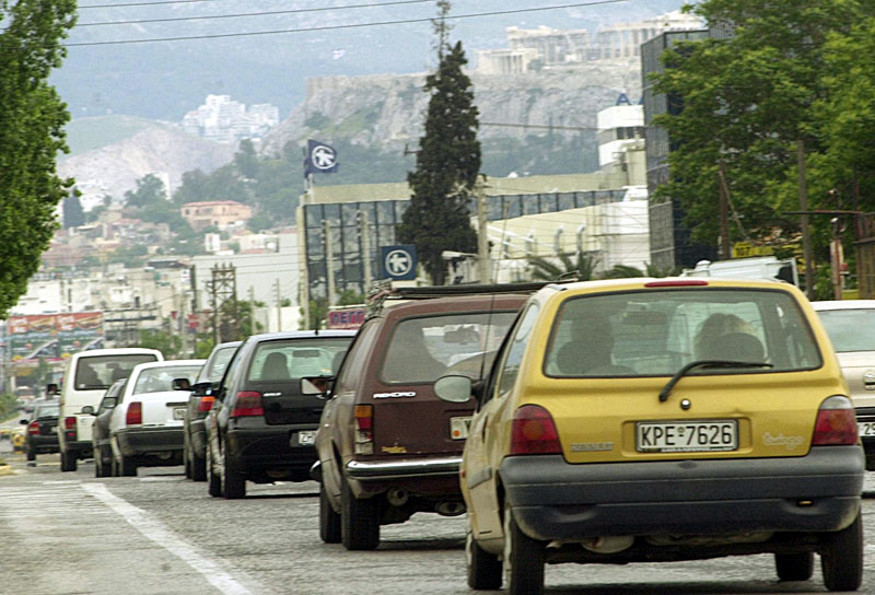 Αυξάνονται έως και 10% τα τέλη κυκλοφορίας σε ΙΧ και μοτοσικλέτες από το 2003