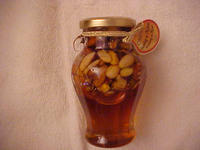 To μέλι και οι ξηροί καρποί συμβάλλουν στη μείωση των επιπέδων της «κακής» χοληστερόλης