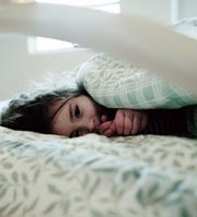 Σε πιθανή δυσλειτουργία του νευρικού συστήματος οφείλεται η νυχτερινή ενούρηση των παιδιών