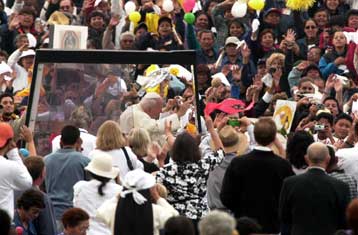 Έφηβος πυροβόλισε αστυνομικό που μετείχε στα μέτρα ασφαλείας του Πάπα