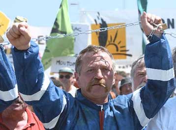 Βγήκε από τη φυλακή ο γνωστός Γάλλος ακτιβιστής κατά της παγκοσμιοποίησης Ζοζέ Μποβέ