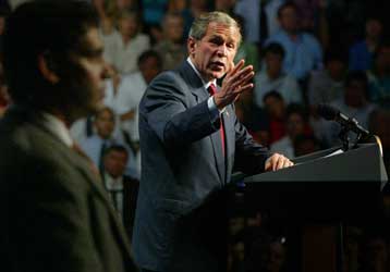 Οι αντιδράσεις των συμμάχων για επέμβαση κατά του Ιράκ δεν πτοούν τον Μπους