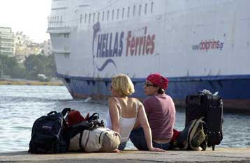 Αυξημένη η κίνηση σε λιμάνια, αεροδρόμια και εθνικές οδούς για τη μεγάλη… έξοδο