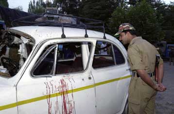 Έντεκα τραυματίες στο ινδικό Κασμίρ από έκρηξη χειροβομβίδας