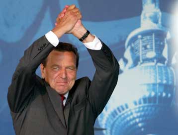 Με αναφορές στο Ιράκ, εγκαινίασε την προεκλογική εκστρατεία στη Γερμανία ο Σρέντερ