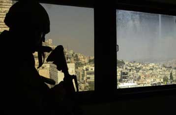 Διπλωματική κινητικότητα υπό τους ήχους των όπλων στη Μέση Ανατολή