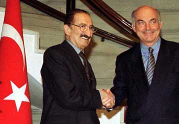 Τελεσίγραφο από τον Ετζεβίτ στον «τσάρο» της τουρκικής οικονομίας