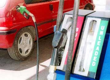 Έλεγχοι στα πρατήρια καυσίμων για τα «καπέλα» στα υγρά καύσιμα