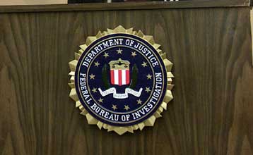 Πλήθος όπλων και φορητών υπολογιστών «έκαναν φτερά» από το FBI