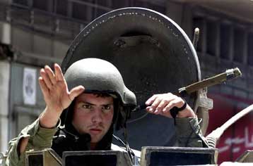 Με εισβολές και συλλήψεις απαντά ο ισραηλινός στρατός στο κύμα των πρόσφατων επιθέσεων