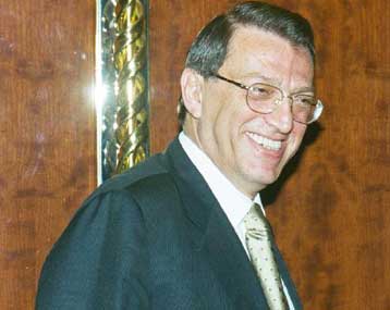 Δεν θα εγκαταλείψουμε την Κύπρο, δηλώνει προκλητικά ο Μεσούτ Γιλμάζ