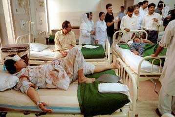 Τρεις νεκροί και δεκάδες τραυματίες από ισχυρή έκρηξη σε νοσοκομείο στο Ισλαμαμπάντ