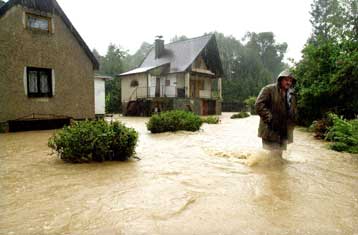 Είκοσι τα θύματα της κακοκαιρίας που πλήττει την κεντρική και ανατολική Ευρώπη