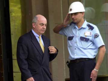 «Θρίλερ» στην Αγκυρα με τη φημολογία περί παραιτήσεως του Κεμάλ Ντερβίς