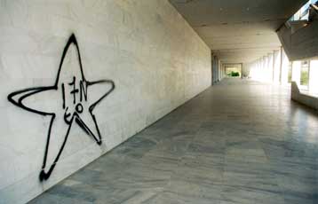 Στην εξάρθρωση του ΕΛΑ και των άλλων ομάδων στοχεύουν τώρα οι Αρχές