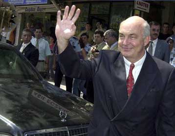 Την παραίτησή του από την κυβέρνηση Ετζεβίτ ανακοίνωσε ο Κεμάλ Ντερβίς