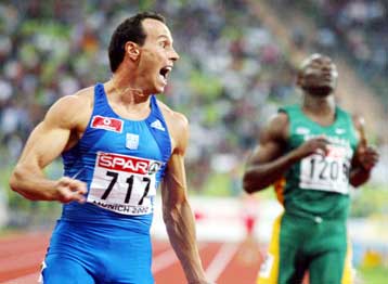 Προκρίσεις για τα 4Χ400μ. ανδρών και γυναικών, αποκλεισμοί στα 4Χ100