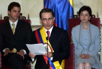 Σε κατάσταση εκτάκτου ανάγκης κήρυξε την Κολομβία ο πρόεδρος της χώρας