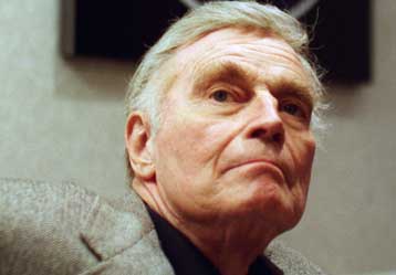 Από τη νόσο του Αλτσχάιμερ πάσχει ο Τσάρλτον Ίστον