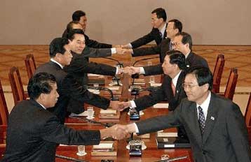 Σε κλίμα αισιοδοξίας άρχισαν οι τριήμερες συνομιλίες Βορείου και Νοτίου Κορέας