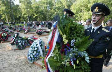 Τα αποκαλυπτήρια μνημείου στη μνήμη των θυμάτων του Kursk έγιναν στη Μόσχα