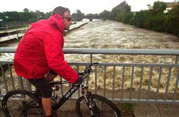 Δεκάδες νεκροί από τη σφοδρή κακοκαιρία που πλήττει την Κεντρική Ευρώπη και τη Ρωσία