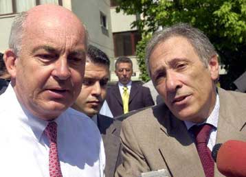 O Κεμάλ Ντερβίς εγκαταλείπει την τουρκική πολιτική σκηνή – Δεν συμπράττει με Τζεμ