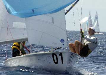 Πρεμιέρα της πρώτης προ-ολυμπιακής διοργάνωσης ιστιοπλοΐας για 5 κατηγορίες σκαφών