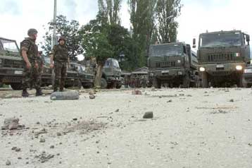 Δεκάδες τραυματίες σε συμπλοκές Αλβανών με αστυνομικούς της UNMIK στο Κόσοβο