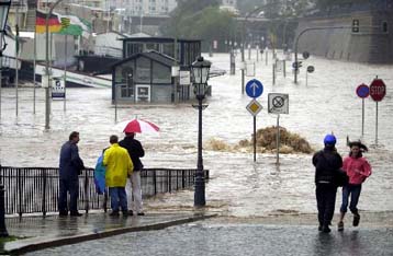 Σε ύψος ρεκόρ έφτασε η στάθμη του Έλβα στην περιοχή της Δρέσδης – Στους 15 οι νεκροί