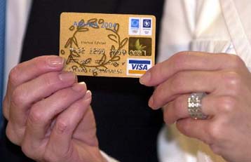 Στο στόχαστρο του ΥΠΑΝ τα «ψιλά» γράμματα δανείων και πιστωτικών καρτών