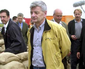 Επίσκεψη Φίσερ και Πρόντι σε Δρέσδη και Πίρνα εξαιτίας της θεομηνίας στην Κεντρική Ευρώπη