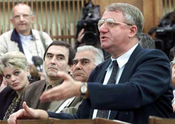 Τον εθνικιστή Βόισλαβ Σέσελι προτείνει ο Μιλόσεβιτς για την προεδρία της Σερβίας