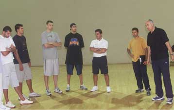 «Πρώτη» της ΑΕΚ με τον Κακιούζη να επιμένει σε αποχώρηση