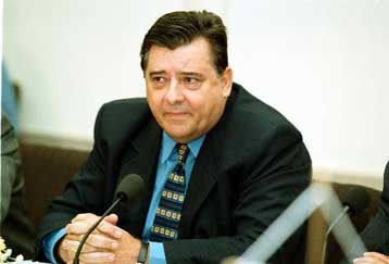 Παρακολούθησή του από τις μυστικές υπηρεσίες καταγγέλλει ο Γ.Καρατζαφέρης