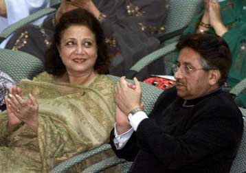 Με σαρωτικές συνταγματικές μεταρρυθμίσεις ενισχύει τις εξουσίες του ο Π.Μουσαράφ