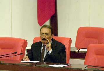 Αλλοι έξι βουλευτές εγκατέλειψαν τον Μπουλέντ Ετζεβίτ