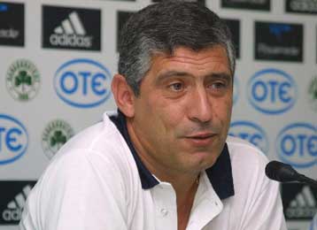 Να υπερβούν τον εαυτό τους ζήτησε από τους παίκτες του ΠΑΟ ο Φ.Σάντος