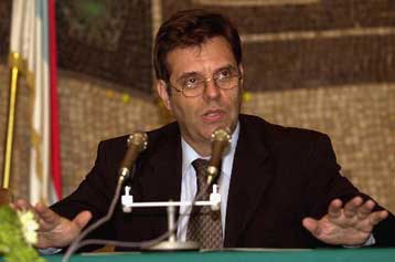 Επισήμως διεκδικητής της σερβικής προεδρίας ο Βόισλαβ Κοστούνιτσα