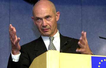 Χαιρετίζει η ΕΕ τη χαλάρωση από τις ΗΠΑ των δασμών στο χάλυβα, ζητά όμως περισσότερα