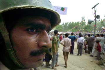 Δώδεκα μουσουλμάνοι νεκροί σε νέα επίθεση ανταρτών στο ινδικό Κασμίρ