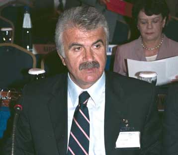 Παραιτήθηκε από την κυβέρνηση Ετζεβίτ και ο υπουργός Αθλητισμού, Φ.Ουνλού