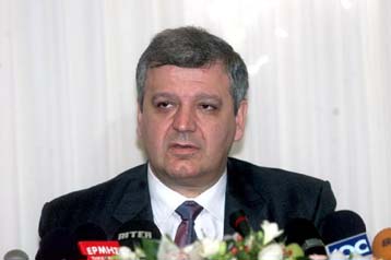 Η πορεία του ΠΑΣΟΚ προς τις εκλογές του 2004 θα είναι νικηφόρα, δηλώνει ο Χρ.Πρωτόπαπας